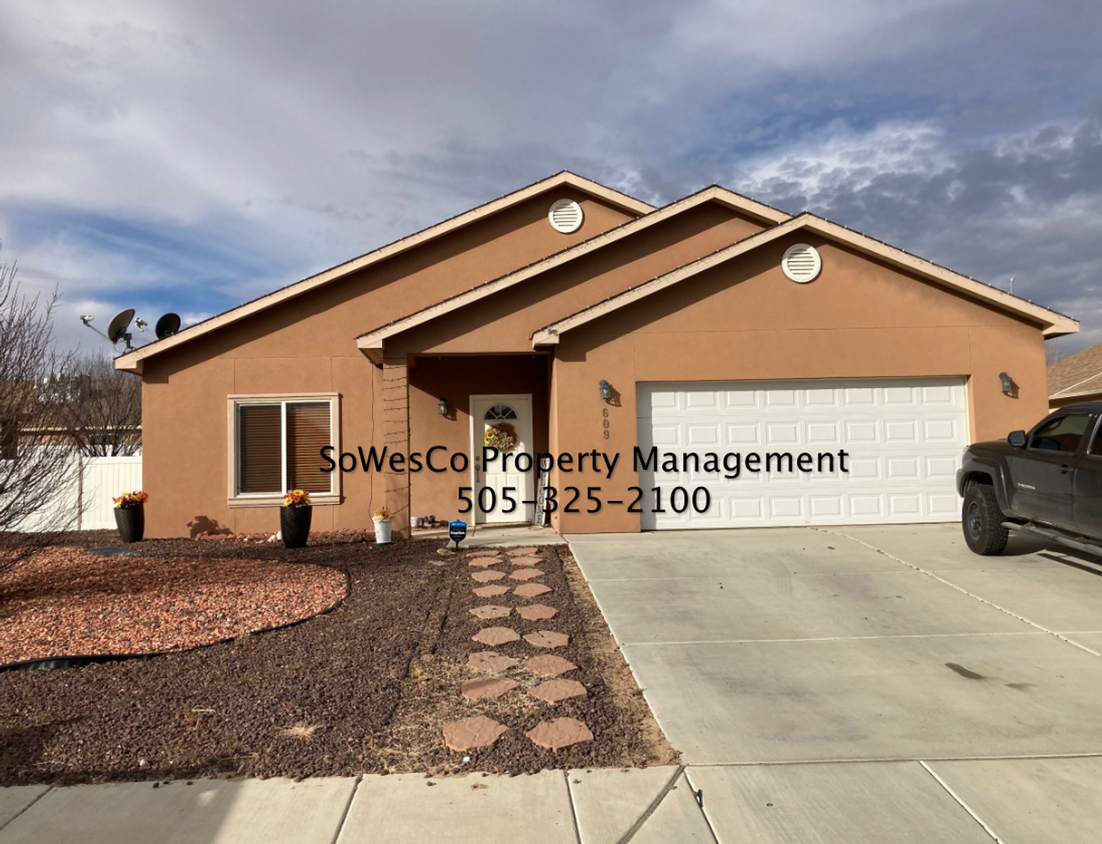 Foto principal - 3 Bedroom Home in Mesa Vista with 2 Car Ga...