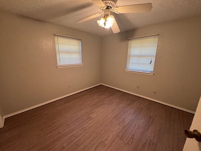 Building Photo - Three Bedroom Midwest City