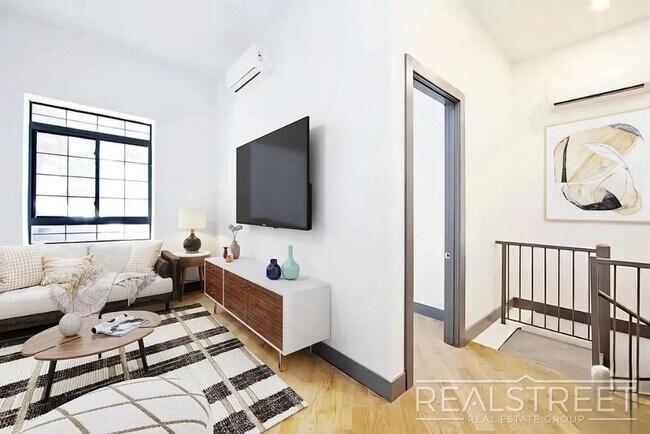 Foto del edificio - Spacious 2-Bedroom Home with Bright, Open Living Areas