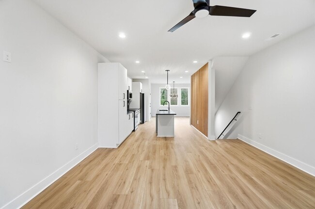 Foto del edificio - Townhome with Finished Basement Bonus Room