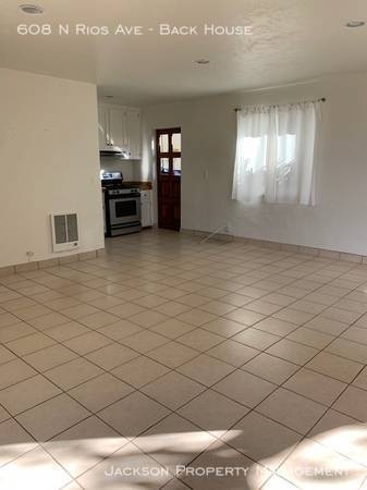 Foto principal - 608 N Rios Ave