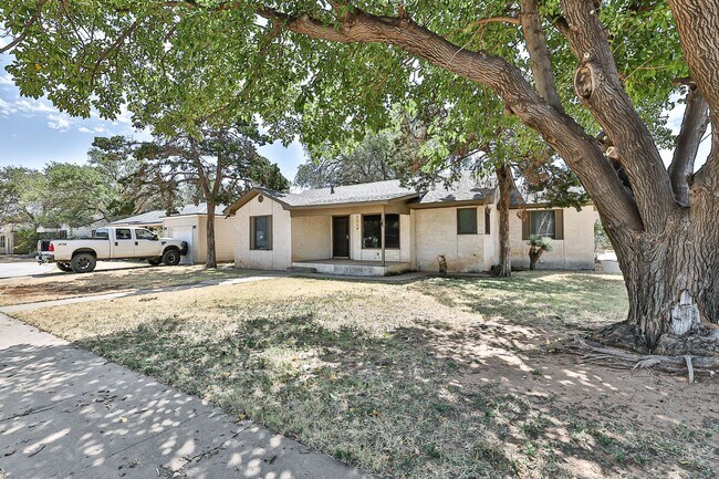 Building Photo - Modern, Roomy 3/2 in Tech Terrace with Two...