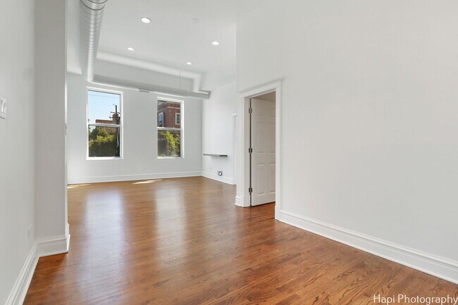 Living Room - 6226 N Broadway St