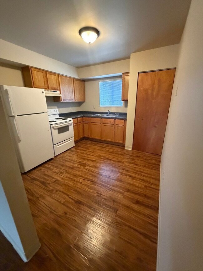 Building Photo - 25665 W Bridge St