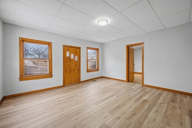 Building Photo - Remodeled 2 bedroom home with attached garage in charming Savannah