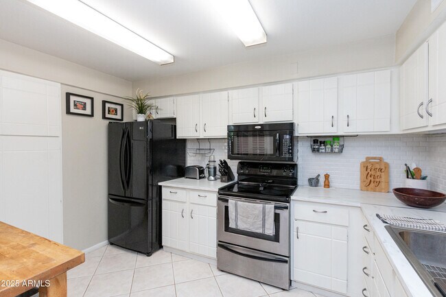 Foto del edificio - 4201 E Camelback Rd