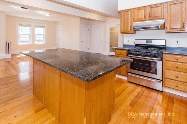Building Photo - 39 Falkland St