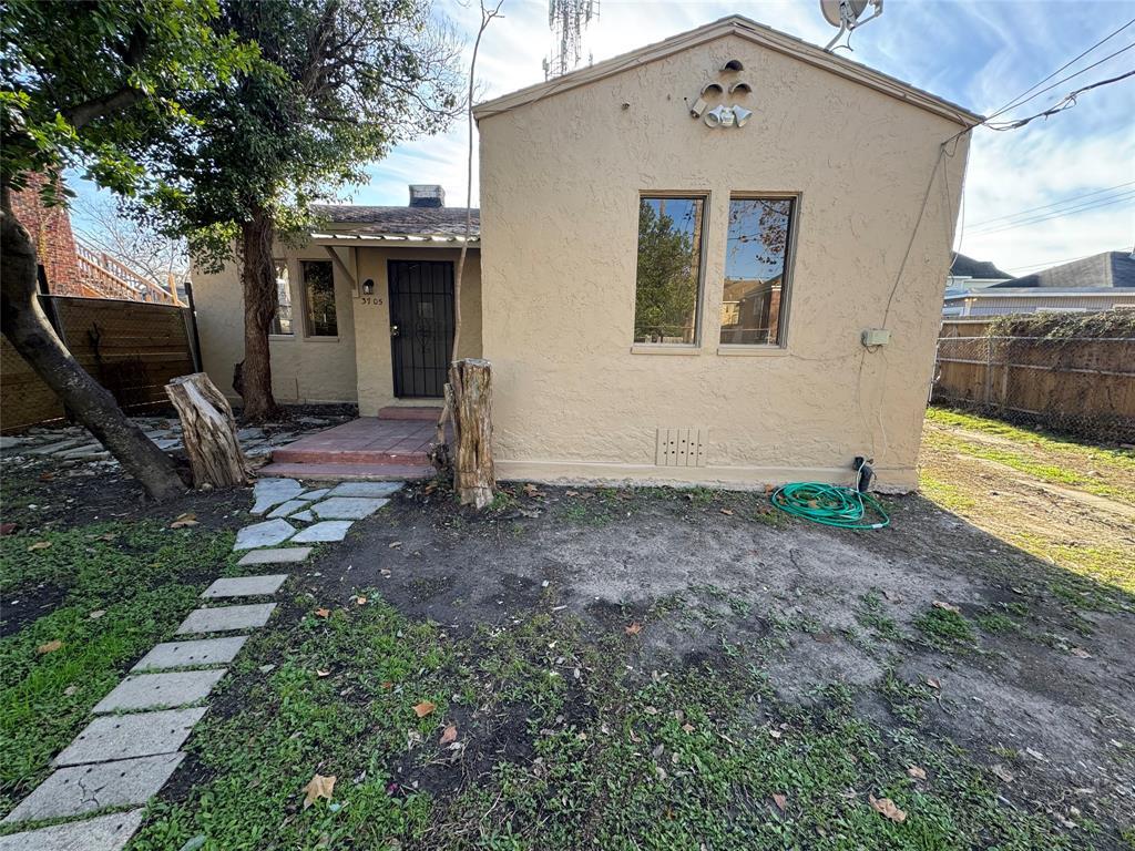 Foto principal - 3705 Hutchins St