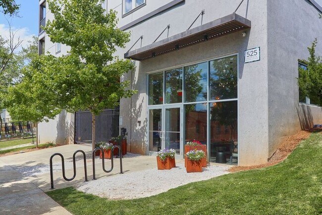 Foto del edificio - 525 Parkway Dr NE