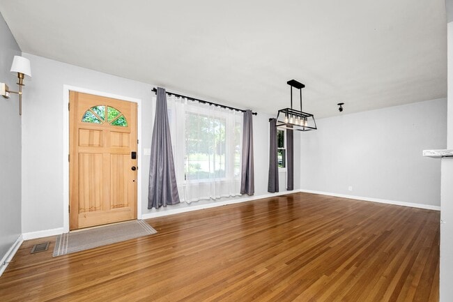 Foto del edificio - 4812 E Longdale Dr