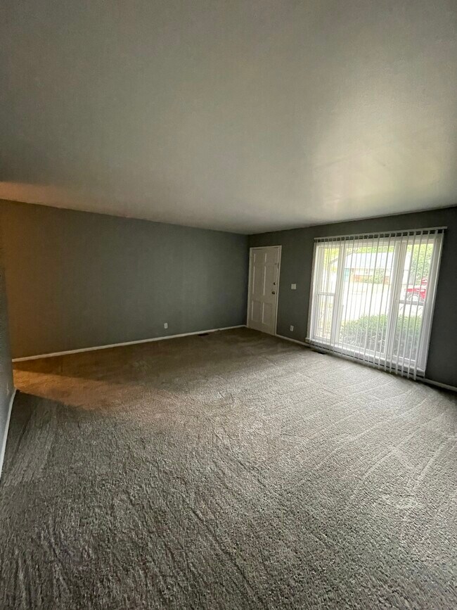 Building Photo - 3721 Breen Dr