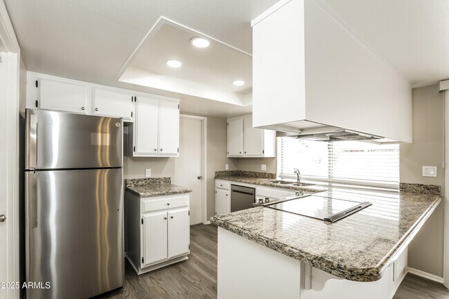 Building Photo - 6413 W Mission Ln