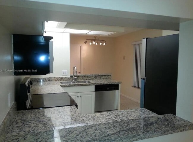 Building Photo - 200 Crosswinds Dr