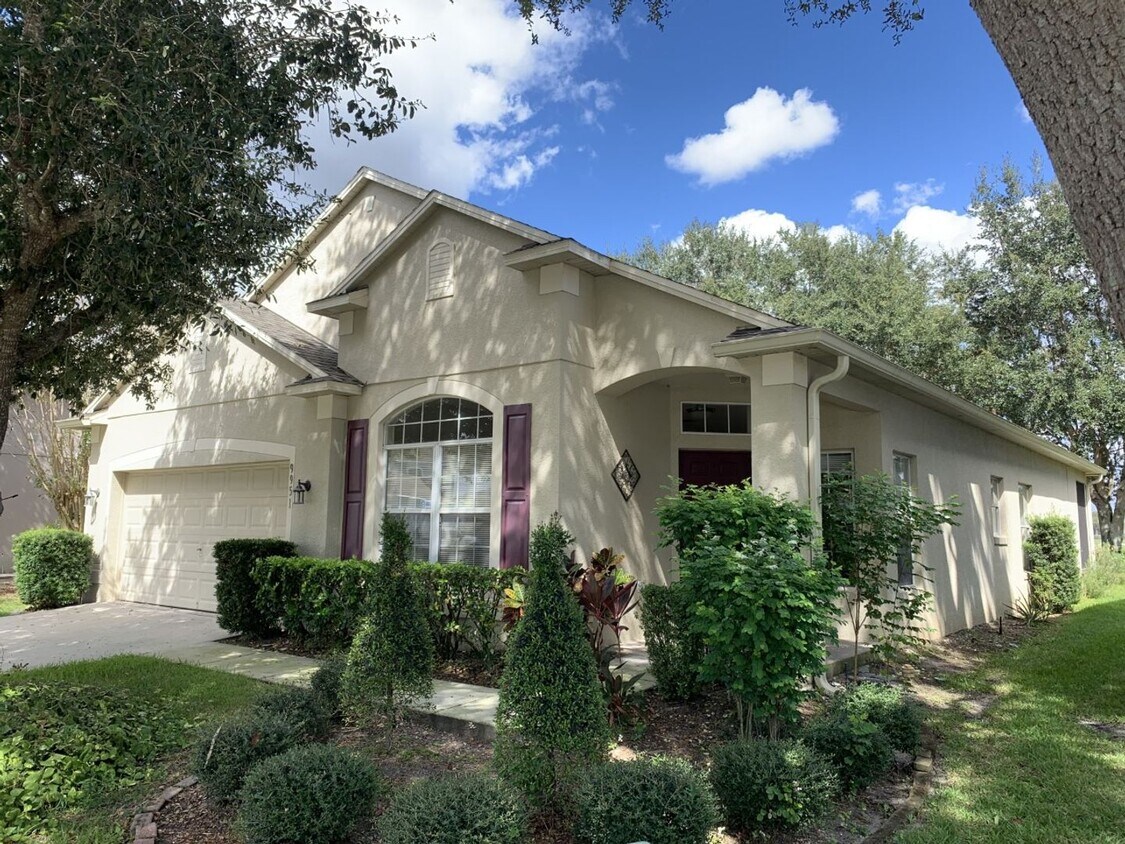 Primary Photo - 4 Bed/2 Bath on the golf course!