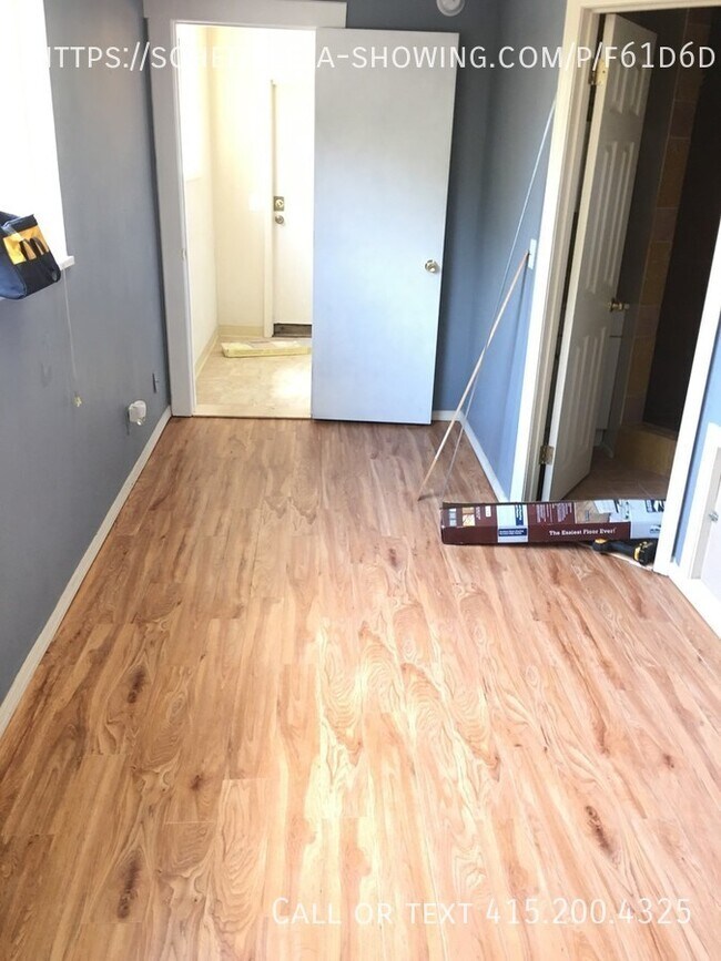 Building Photo - Studio Apartment With Private Fenced Area