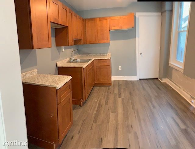 Building Photo - 3 br, 1 bath Townhome - 309 W Indiana Ave