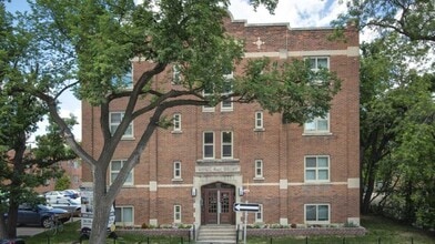 Building Photo - Royal Oak Court