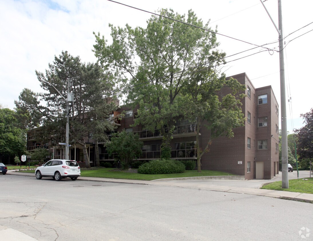 Photo du bâtiment - 15 Mallory Cres