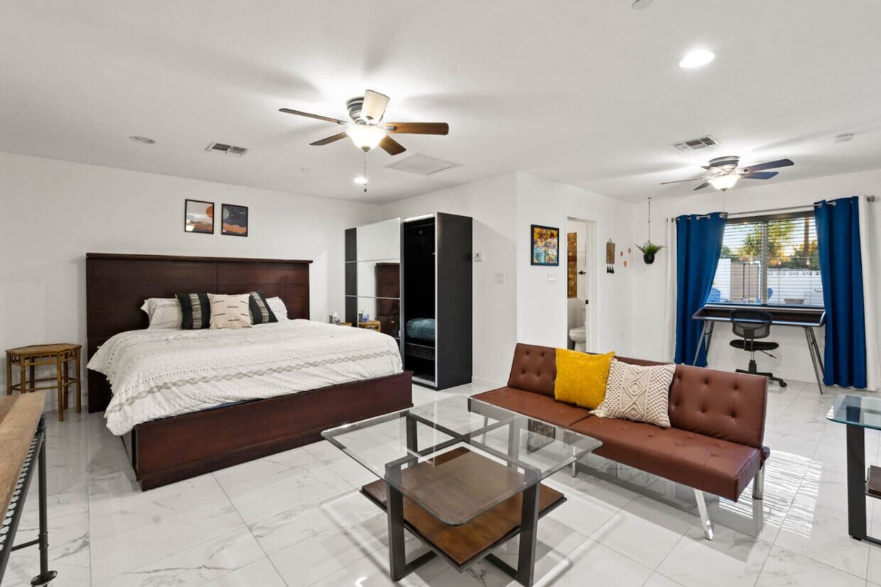 Foto principal - 8324 E Oak St