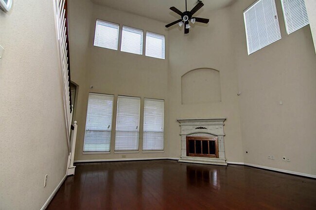 Foto del edificio - 5223 Pebble Bluff Ln