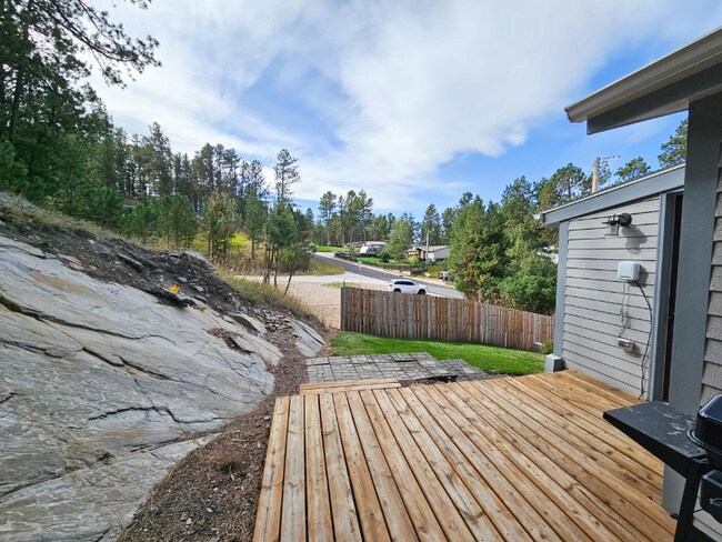 Foto del edificio - 352 Pine Mountain Ave