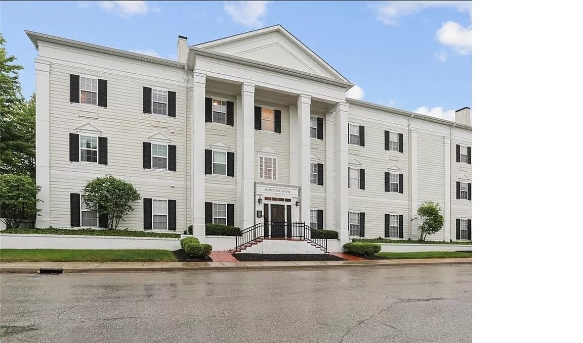 Foto del edificio - 12820 University Crescent