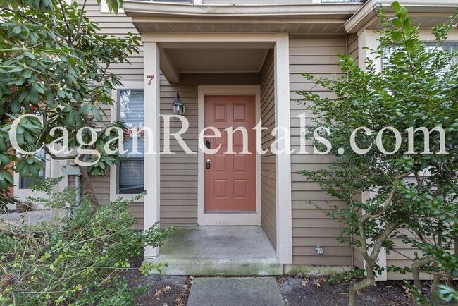 Building Photo - freshly updated single family home