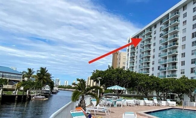 Foto del edificio - 2841 NE 163rd St