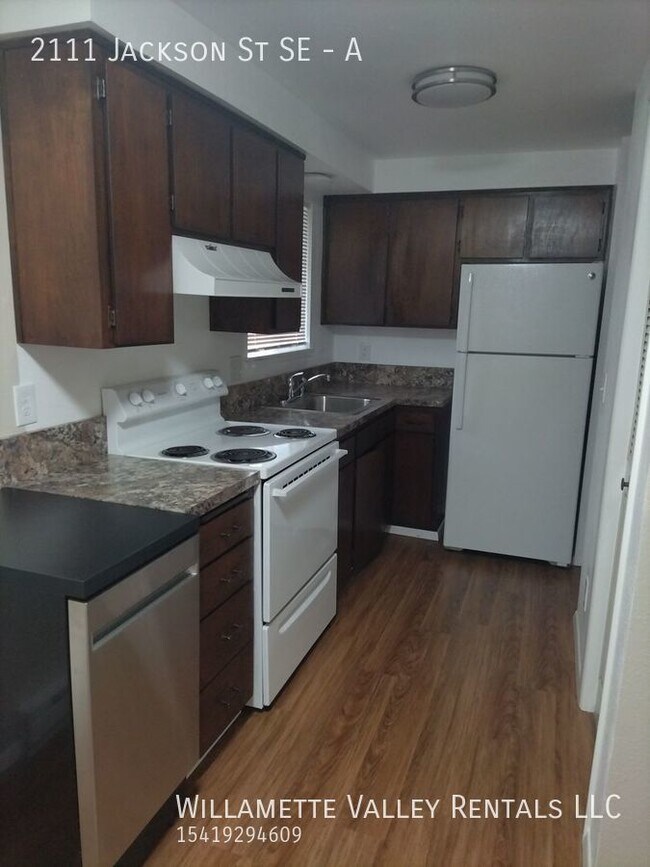 Building Photo - Unit available in Albany