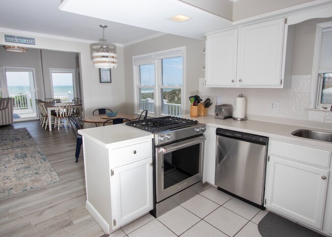 Building Photo - 10035 Seabreeze Dr
