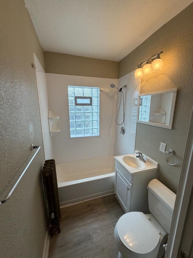 Building Photo - 2237 N Hubbard St