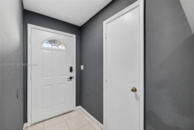Foto del edificio - 5843 Woodlands Blvd