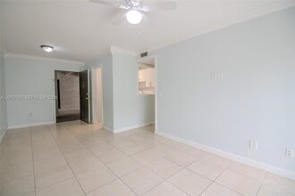 Building Photo - 10365 N Kendall Dr