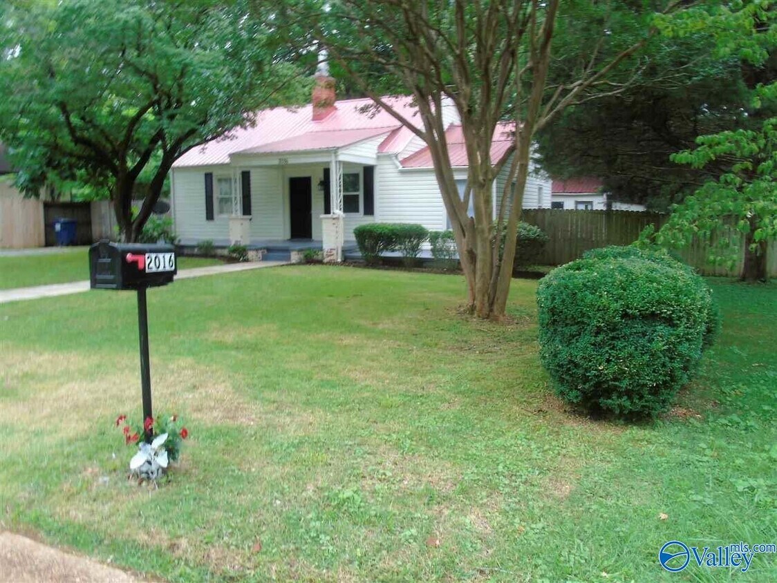Primary Photo - 2016 Vanderbilt Dr SW