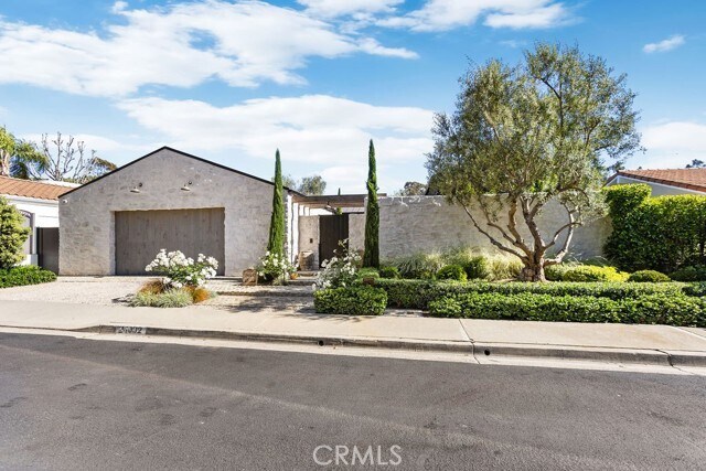 Foto del edificio - 24032 Paseo Del Campo