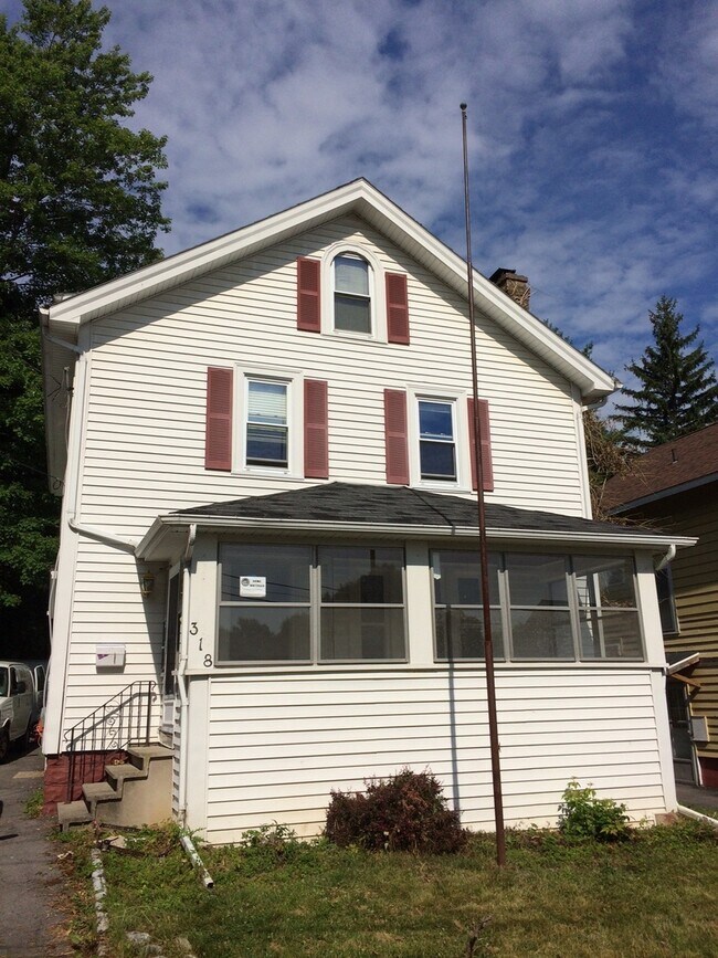 Foto del edificio - Spacious 4BR 2 Bath Colonial
