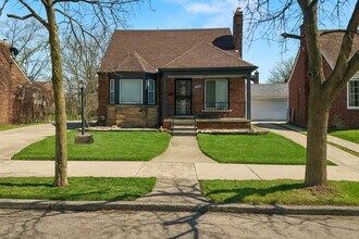 Building Photo - 3625 Chatsworth St