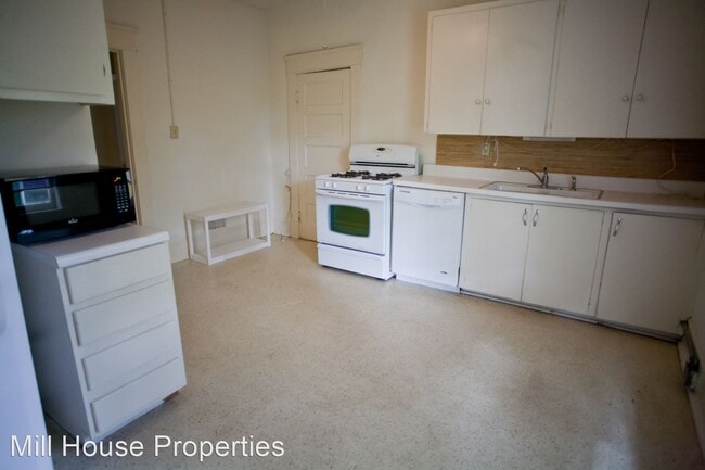 Building Photo - 2 br, 1 bath House - 212 McCauley St #2 Ap...