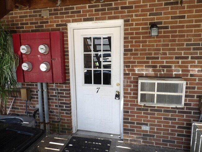 Building Photo - 65 Ashwood Ct