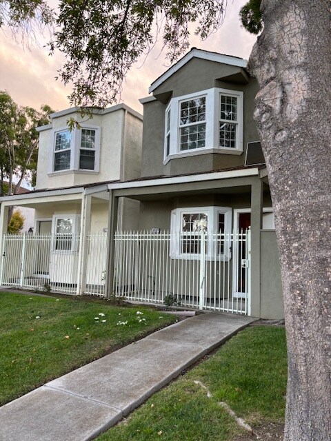 Building Photo - 4242 Davis St
