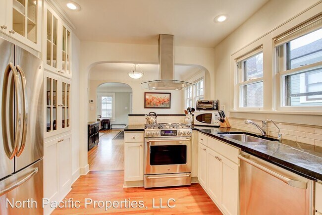 Building Photo - 3 br, 2 bath House - 3504 Densmore Ave N