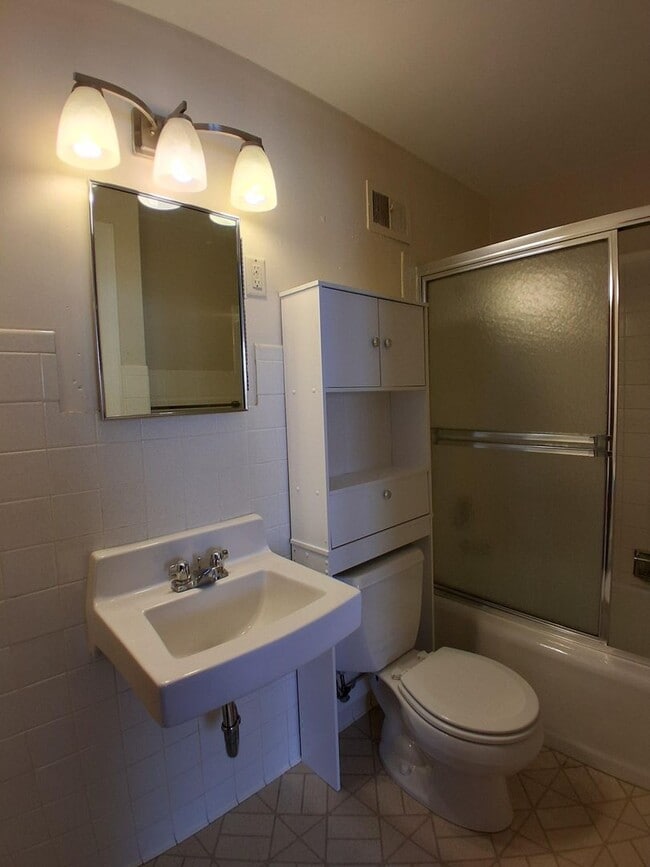 Building Photo - WAH903