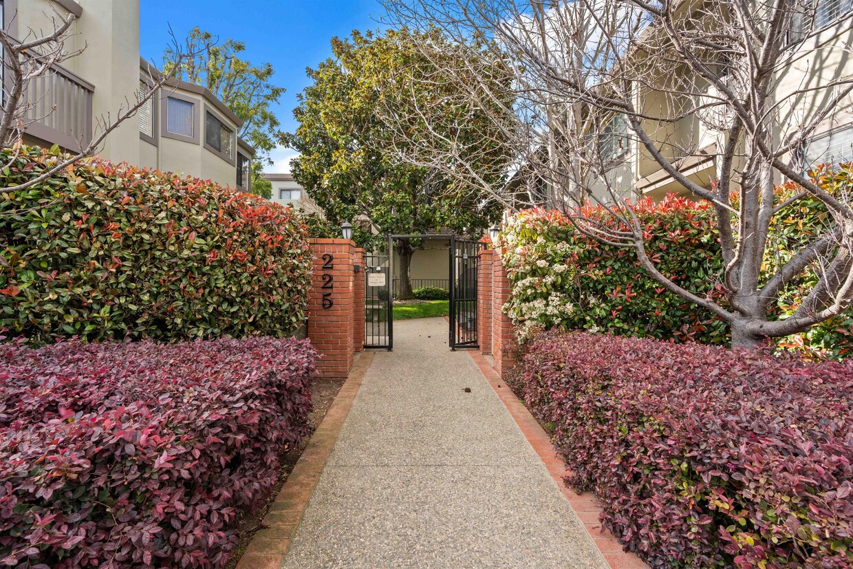 Primary Photo - 225 E Santa Inez Ave