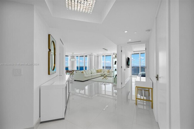 Foto del edificio - 16485 Collins Ave