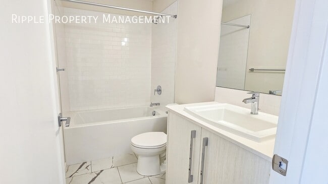 Building Photo - Modern 3 Beds, 2.5 Baths TownHouse | 1 Pet...