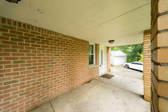 Building Photo - 1091 Milltown Rd