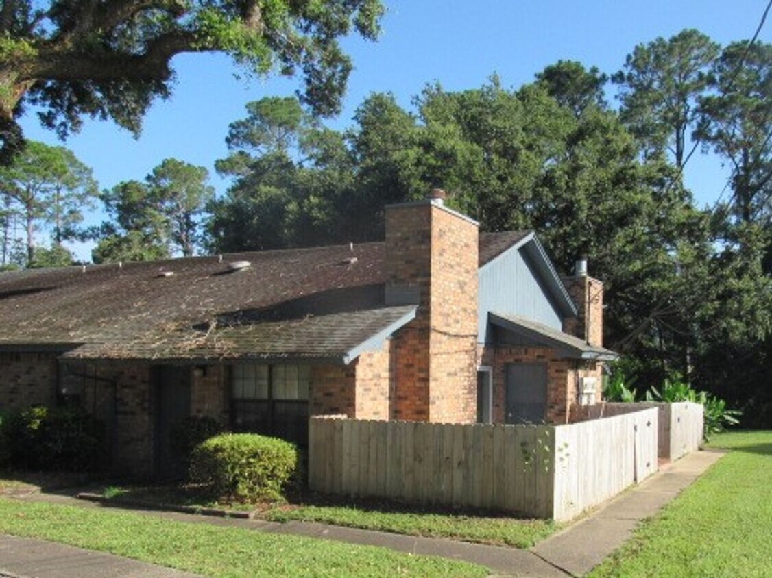Primary Photo - Convenient to Navy Federal & Pine Forest/N...