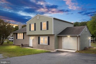 Building Photo - 10506 Circle 1 Dr