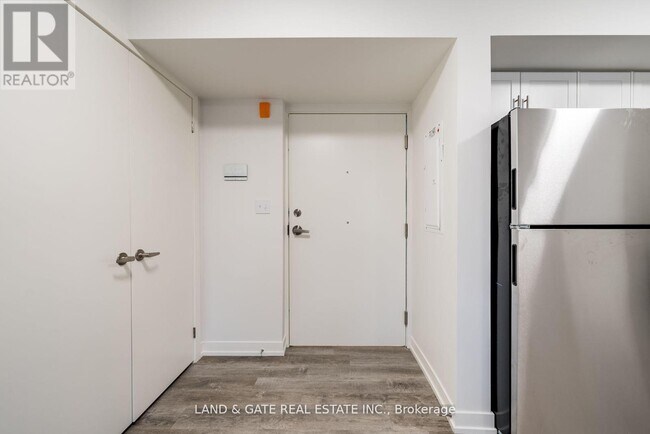 Photo du bâtiment - 976 Simcoe St N