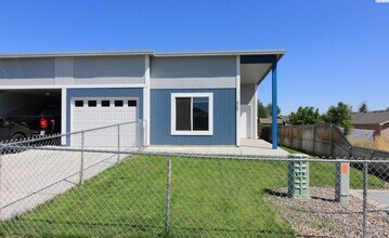 Building Photo - 605 Cedar Ave
